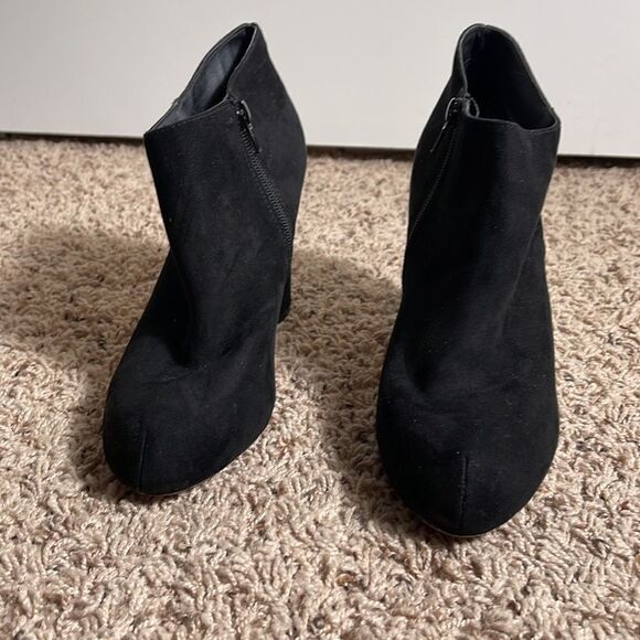 MADDEN NYC BLACK FAUX SUEDE BOOTIE SIZE 8.5 - Picture 5 of 7